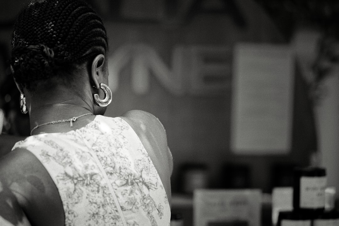 creative-03 woman-faces-away-from-the-camera-looking-into-a-business-o1rezpaq7nm